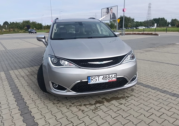 Chrysler Pacifica cena 99999 przebieg: 79900, rok produkcji 2017 z Krzeszowice małe 352